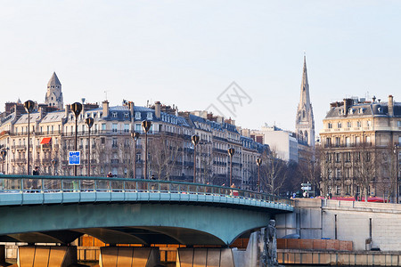 巴黎的PontdeLAlma和Zo图片