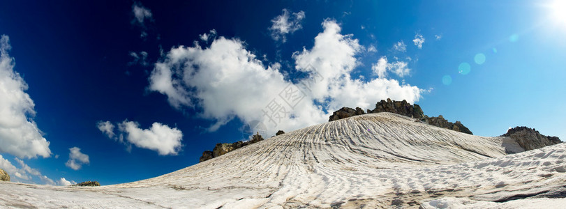 冬天的高山自然的冬季景观图片