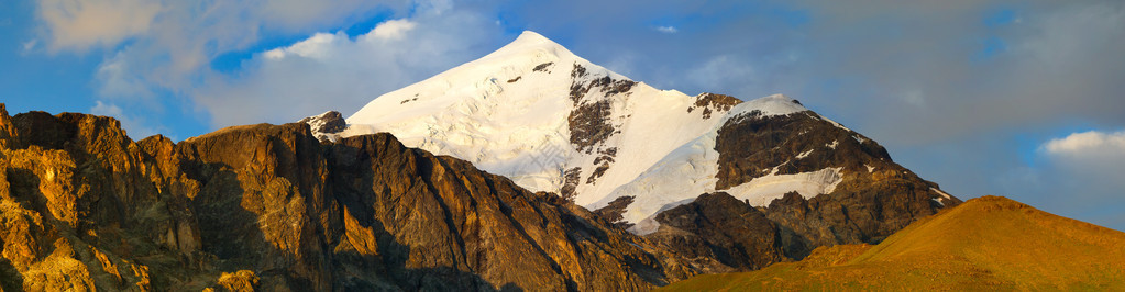 冬天的高山自然的冬季景观图片