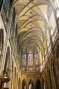 布拉格城堡中的圣维特大教堂是一座巨大的哥特式教堂图片