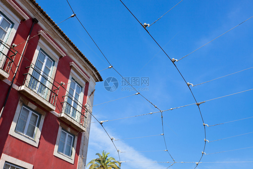 在葡萄牙里斯本对清蓝天空图片