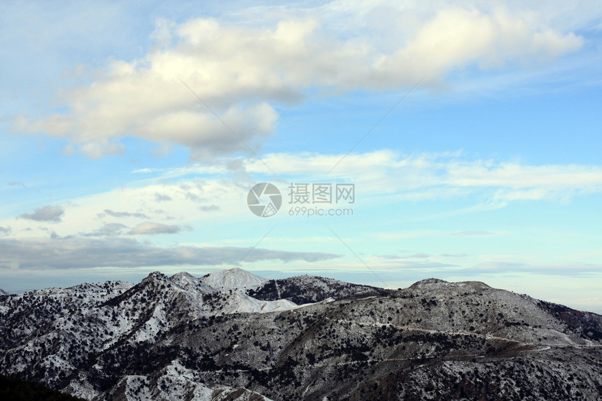 西班牙格拉纳达市附近雪谷的风图片