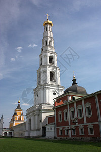 钟楼宗法室和教堂圣尼古拉斯Ugreshsky修道院俄罗斯图片