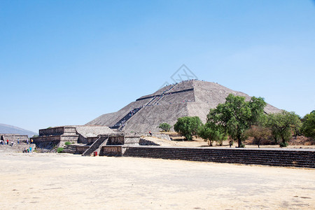太阳金字塔在墨西哥附近的Teoti图片