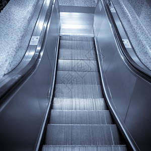 移动商务自动扶梯的现代步骤图片