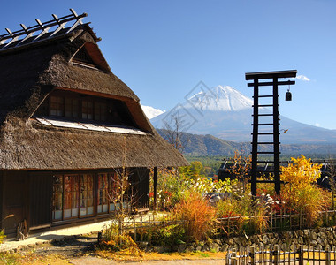 矢志在日本川口的日本历史小屋富士山背景