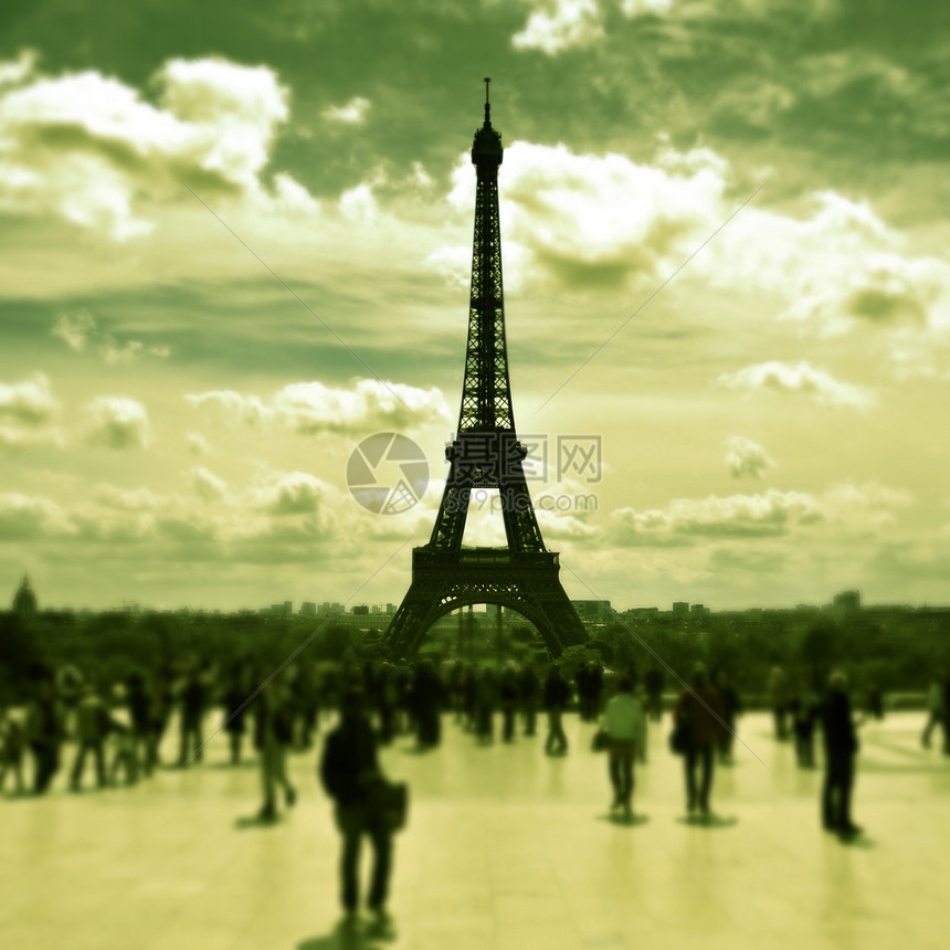 Eiffel铁塔从法国巴黎的JardinsduTrocadero看到图片
