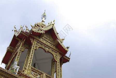 云上的泰国寺庙图片