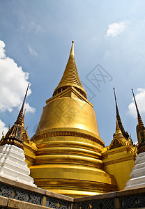 泰国翡翠寺内的金塔图片