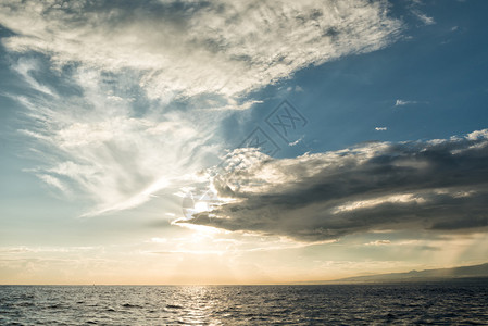 太阳升起的太平洋海图片