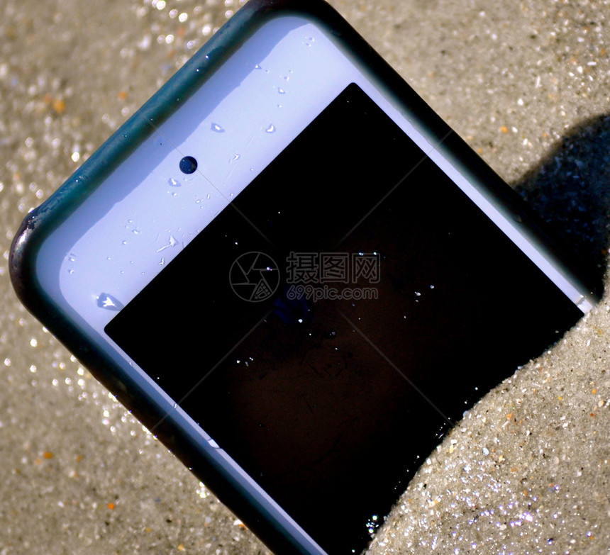 智能手机类似于沙中的Iphone图片