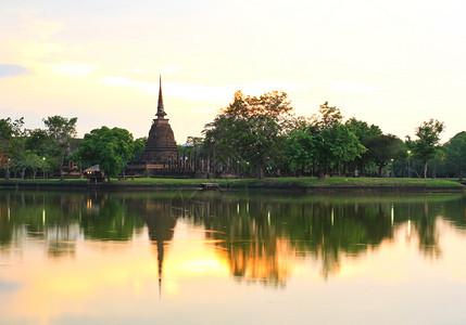 八百年前泰国老城Sukhothai日落图片