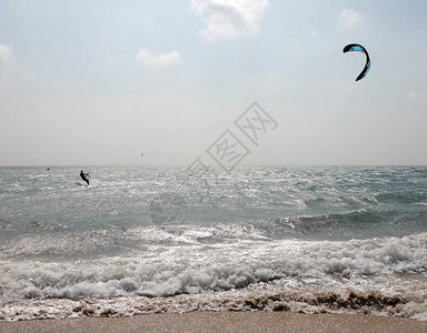 在葡萄牙海岸的风筝冲浪图片