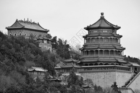 北京颐和园黑白相间的历史建筑图片