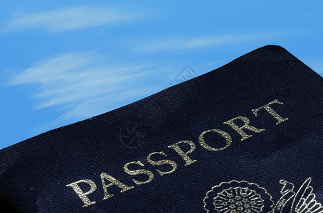 蓝天护照用于国际旅行概念的背景图片