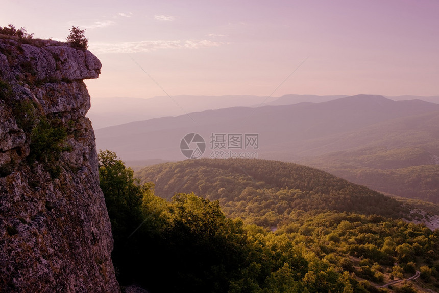 在克里米亚的乌克兰山脉的清晨长期接触图片