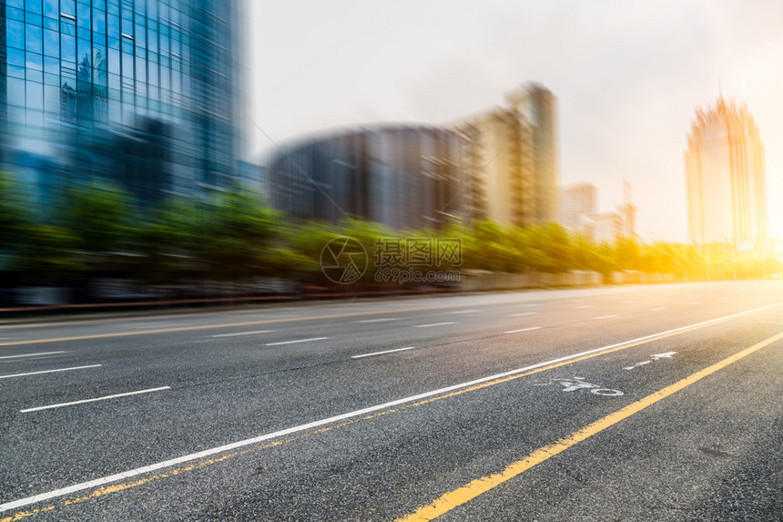 城市的清洁道路快图片