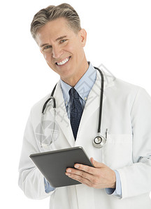 快乐男医生抱着数字平板电脑的肖像图片