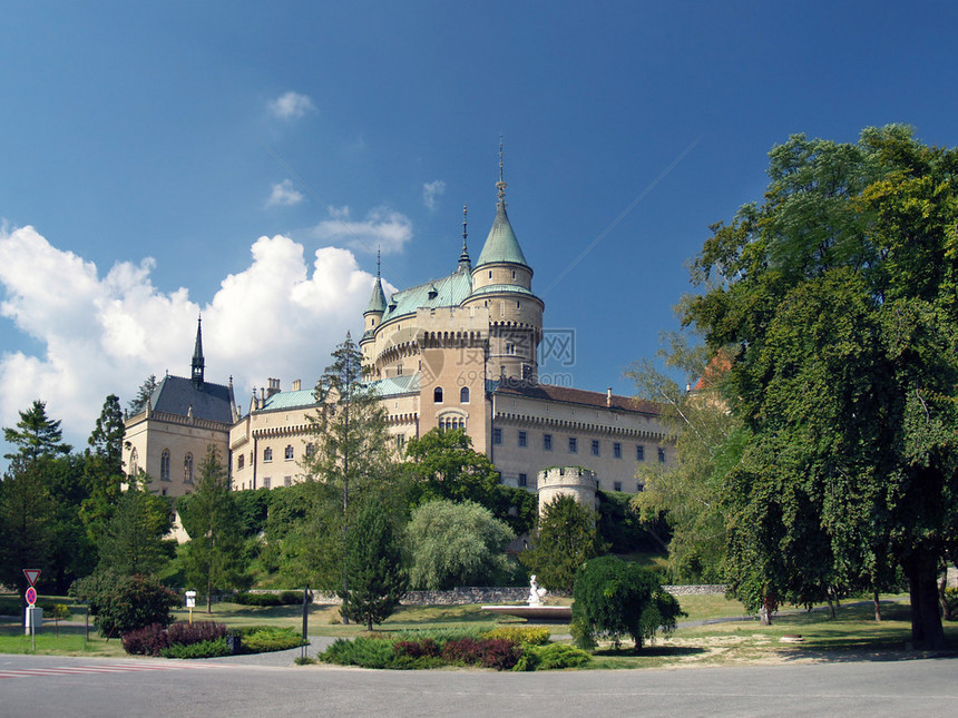 Bojnice城堡Bojnickzmok这座城堡位于斯洛伐克的镇它可能是最著名和访问量最大的斯洛伐克城堡城堡拥有许多景点图片