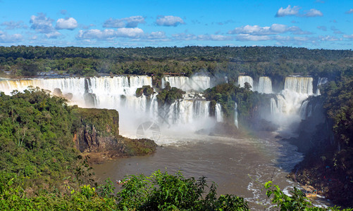 Iguazu岛在阿根廷与巴西接壤的边界上图片