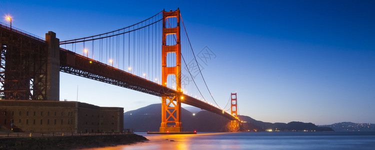 美国旧金山门大桥夜幕全景照片图片