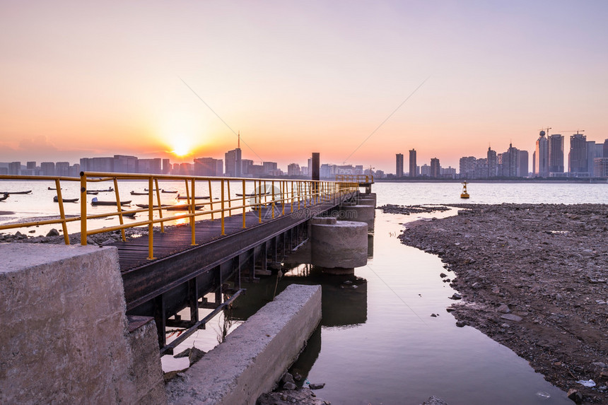 钱塘江码头与夕阳图片