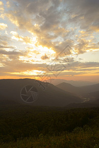 山上的日落卡夫兹克拉图片