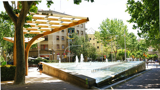 巴塞罗那NEnseya广场花园NouBarris和NEnseya街花图片