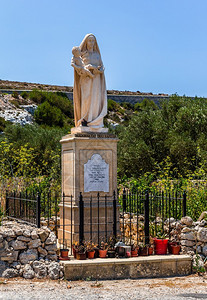 马耳他宾格玛教堂前的处女雕像图片
