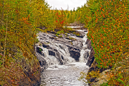 秋分界水阿伽莫克瀑布图片
