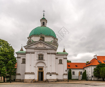 卡通告栏波兰华沙的圣卡齐米日教堂背景