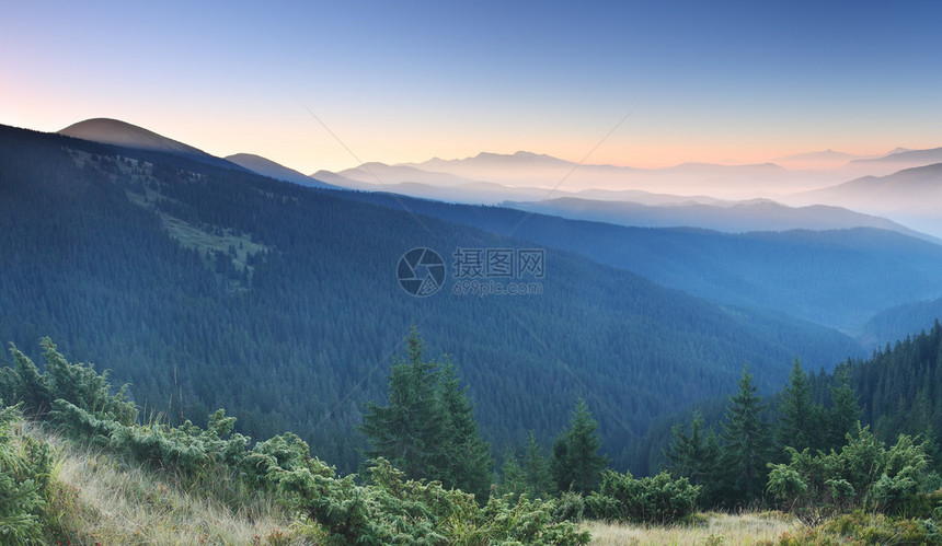 美丽的早晨在山风景图片