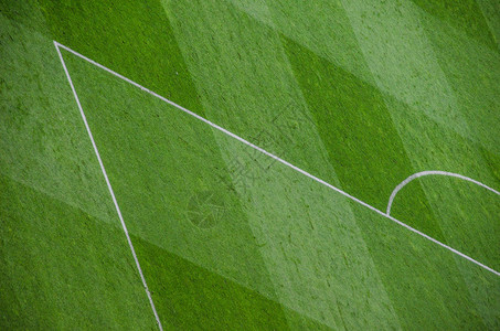足球场绿草上的线条图片