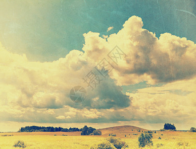 田野和天空复古背景图片