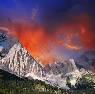 多洛米斯公园阿尔卑山地景和峰高清图片
