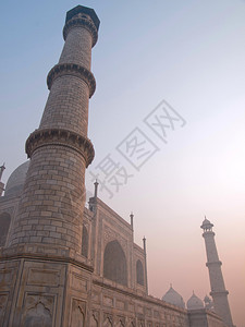 清晨美丽的泰姬陵印度阿格拉图片