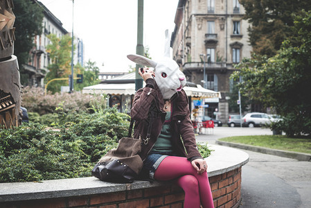 城里兔头女人图片
