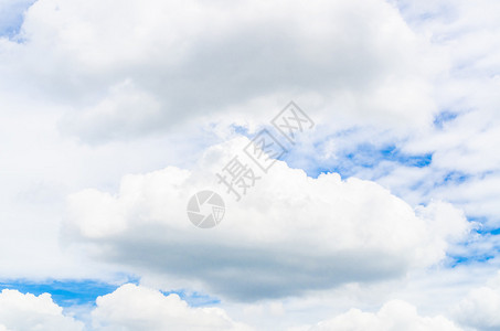 天空中的大白云图片