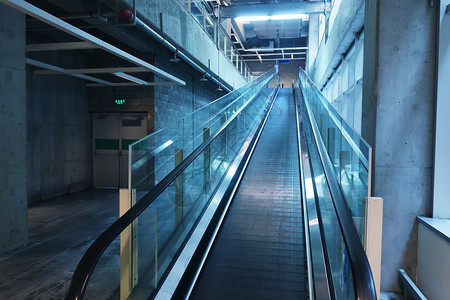 机场的楼梯图片