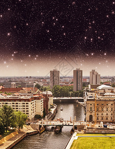 柏林和斯普里河的空中景象在美图片