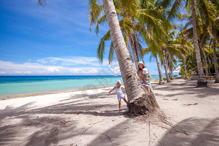 菲律宾完美的热带海滩碧绿的海水图片