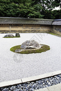 日本京都良治寺院的岩石花园亦称图片