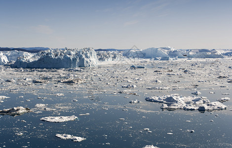 沿着格陵兰的西海岸旅行冰山和冰川图片