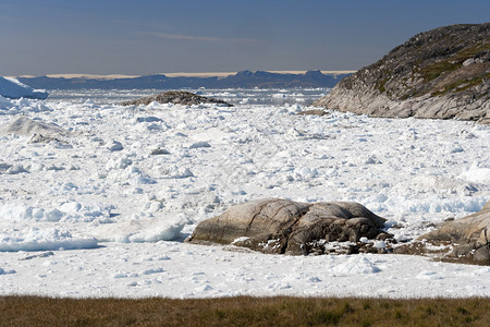 沿着格陵兰的西海岸旅行冰山和冰川图片