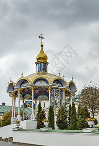 夏日祭坛圣安息日波恰伊夫修道院几个世纪以来一直是乌克兰西部各种东正教派最重要的精神和背景图片
