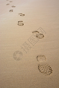 沙中孤独的单轨图片