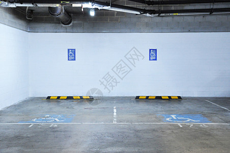 室内残疾人停车场图片