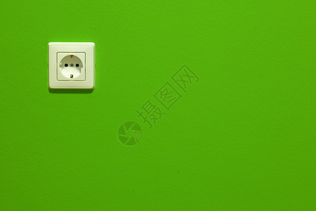 绿墙上的白色电源点图片