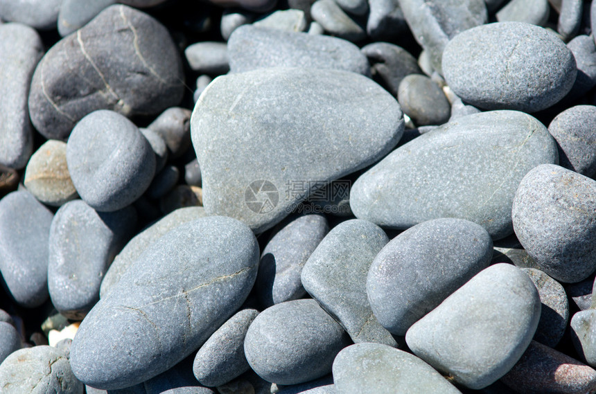 沙滩上的鹅卵石背景图片图片