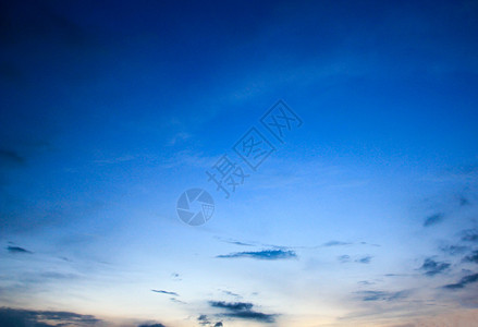 蓝色日落天空背景图片